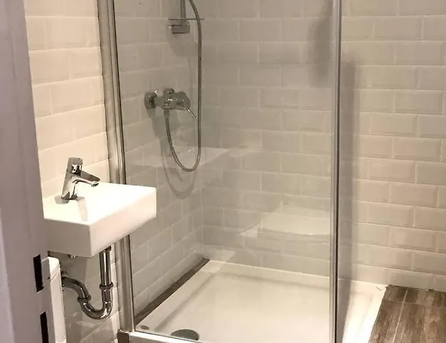 Designer With Parking & Terrace شقة