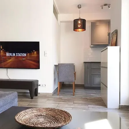 Designer With Parking & Terrace Berlín